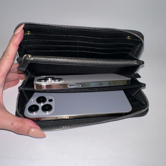 💯 PRADA Logo Black Saffiano Zippered Leather Wallet of Chain w/ auth card - Picture 5 of 12